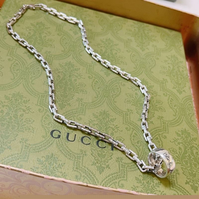 G*u*i necklaces